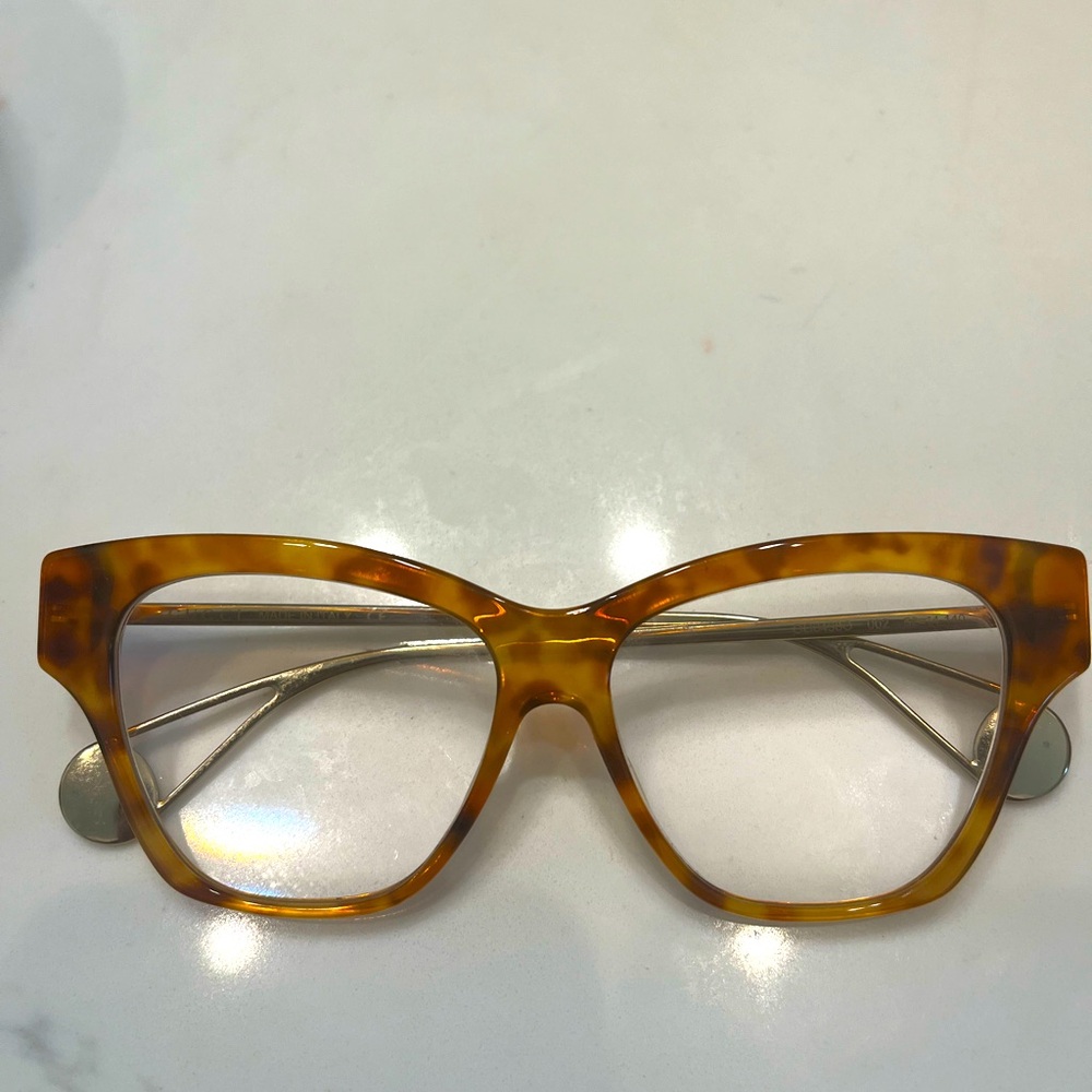 EUC Gucci tortoiseshell glasses with gold hardware